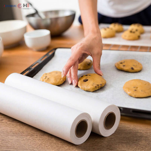 Application commerciale du papier de base de cuisson XH2110 avec des biscuits sur une plaque &agrave; p&acirc;tisserie